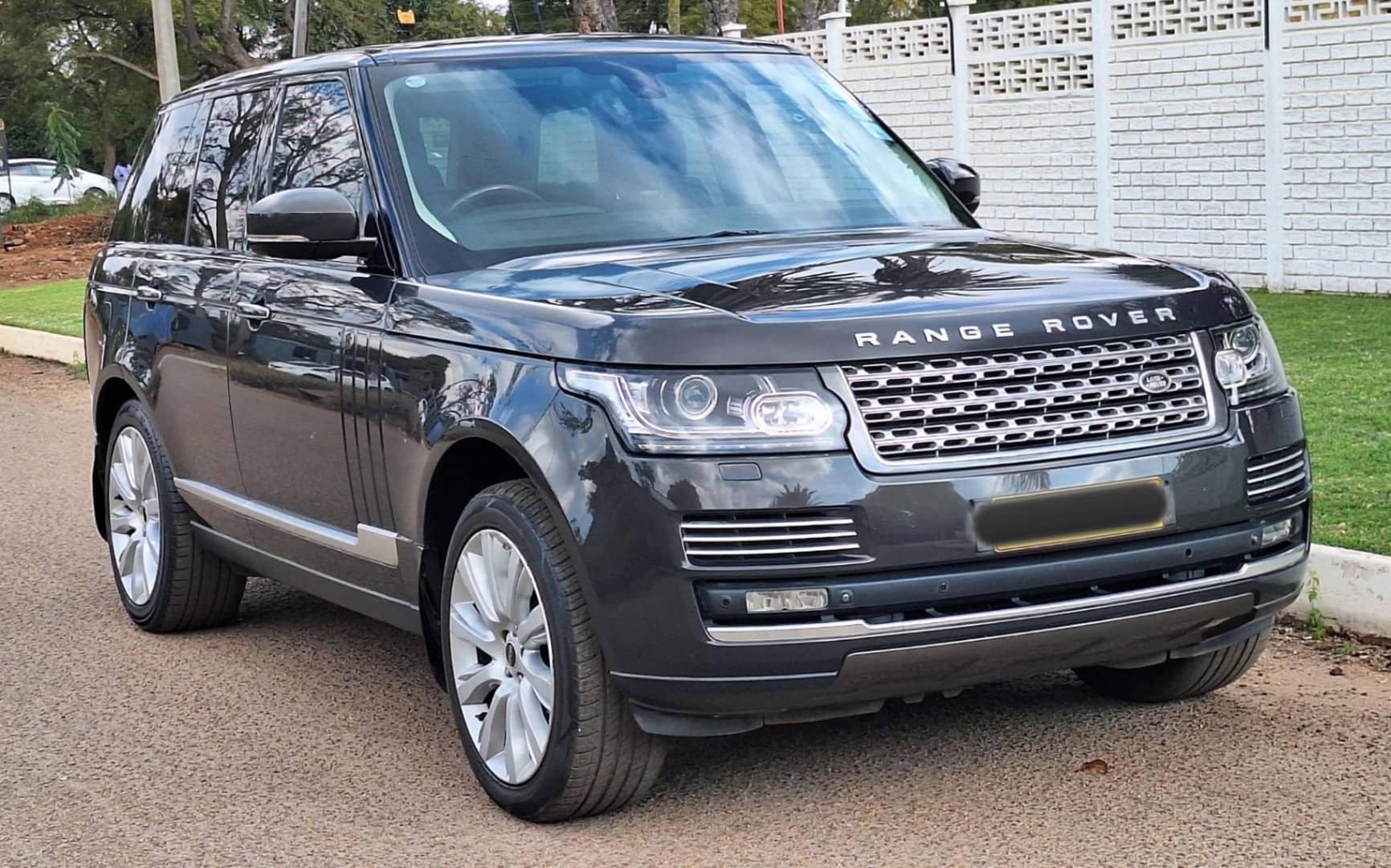 0cda7a1d-dcd4-4d0c-8abc-c292efb404d3: Vehicle: Land Rover