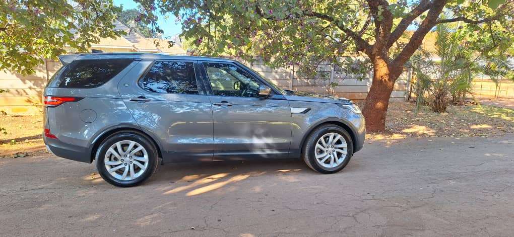 12c9458f-e1f5-455b-a1eb-9cc942b376a7: Vehicle: Landrover