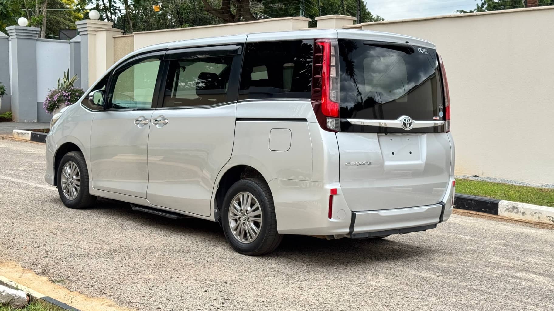 Image 4 Main image 4