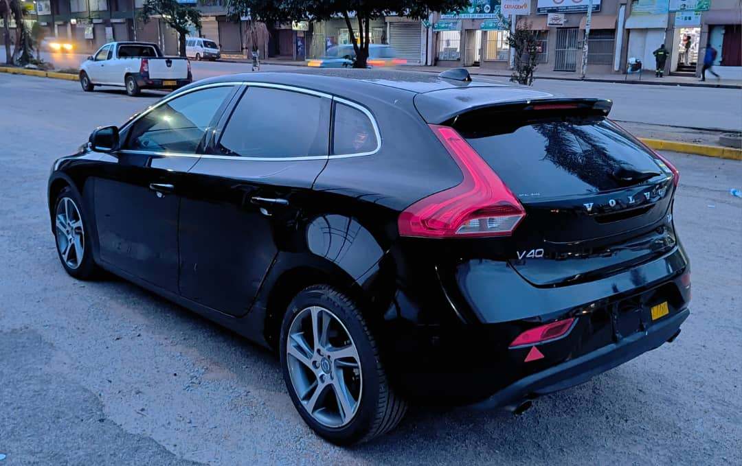 242b4f58-338a-40f8-b6dc-0d85f767ec04: Vehicle: Volvo