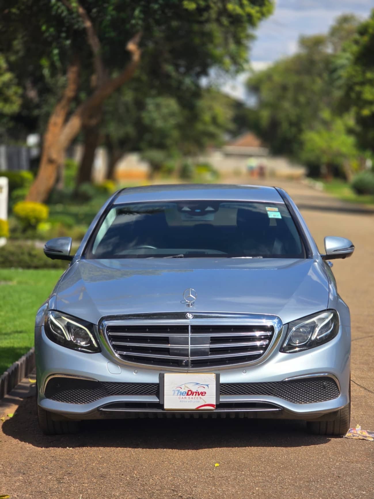 39741449-694c-4257-92d1-6aa11ece5067: Vehicle: Mercedes benz