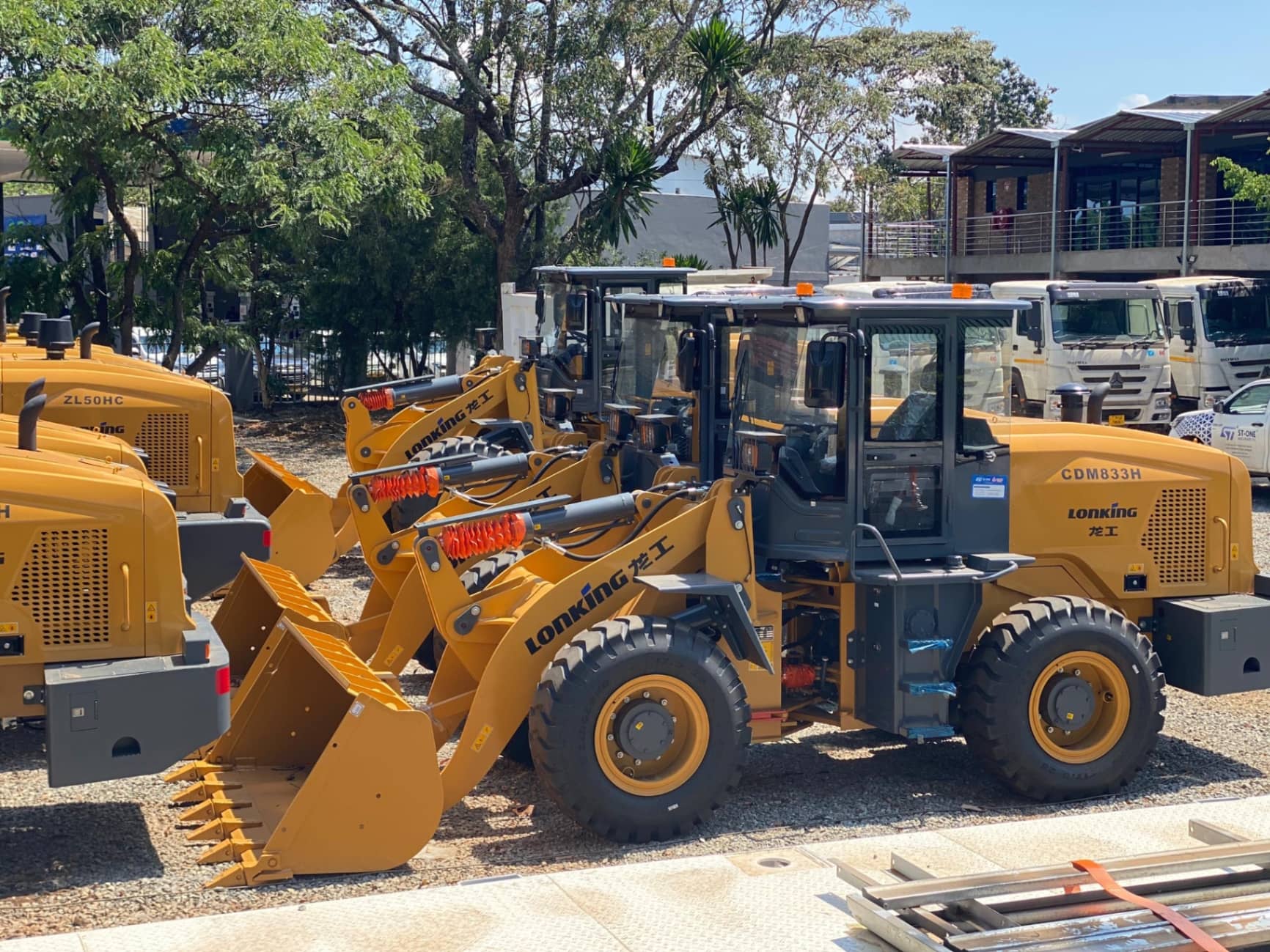 4932eebb-654d-4edd-a7f8-9422c13c08da: Vehicle: Lonking 5 ton frontend loader
