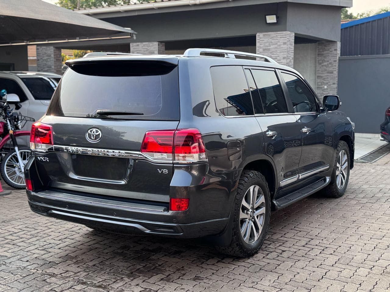 Image 4 Main image 4