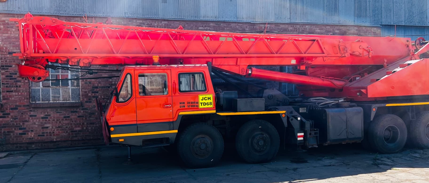 57c76ee6-005a-4278-b8c5-f16cda807e63: Vehicle: 50 ton crane