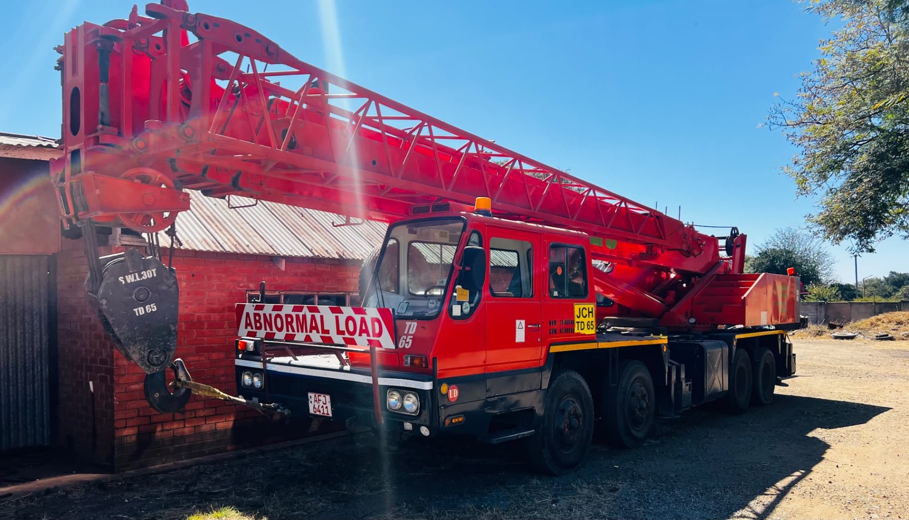 70830983-a46c-4244-8f74-47f01468ab09: Vehicle: 30 ton crane