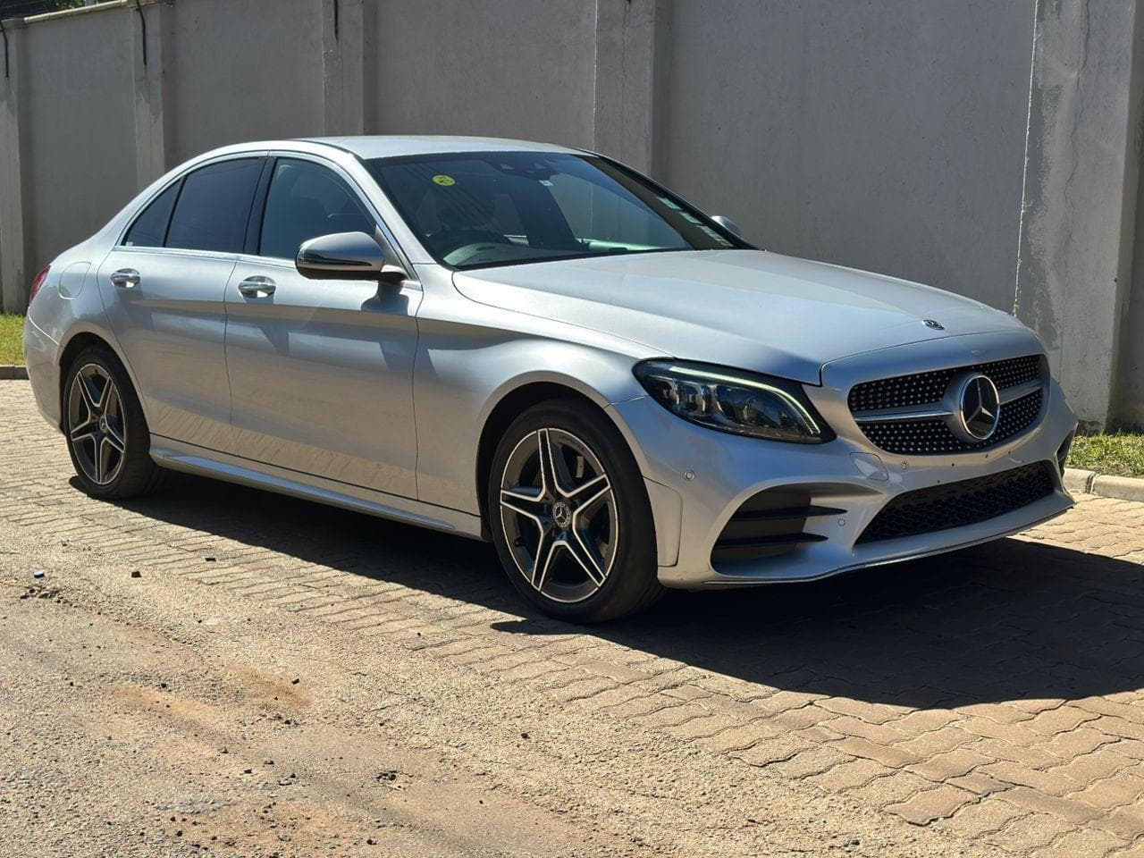 7f567da7-f57f-493e-98c5-263066f09c29: Vehicle: Mercedes Benz