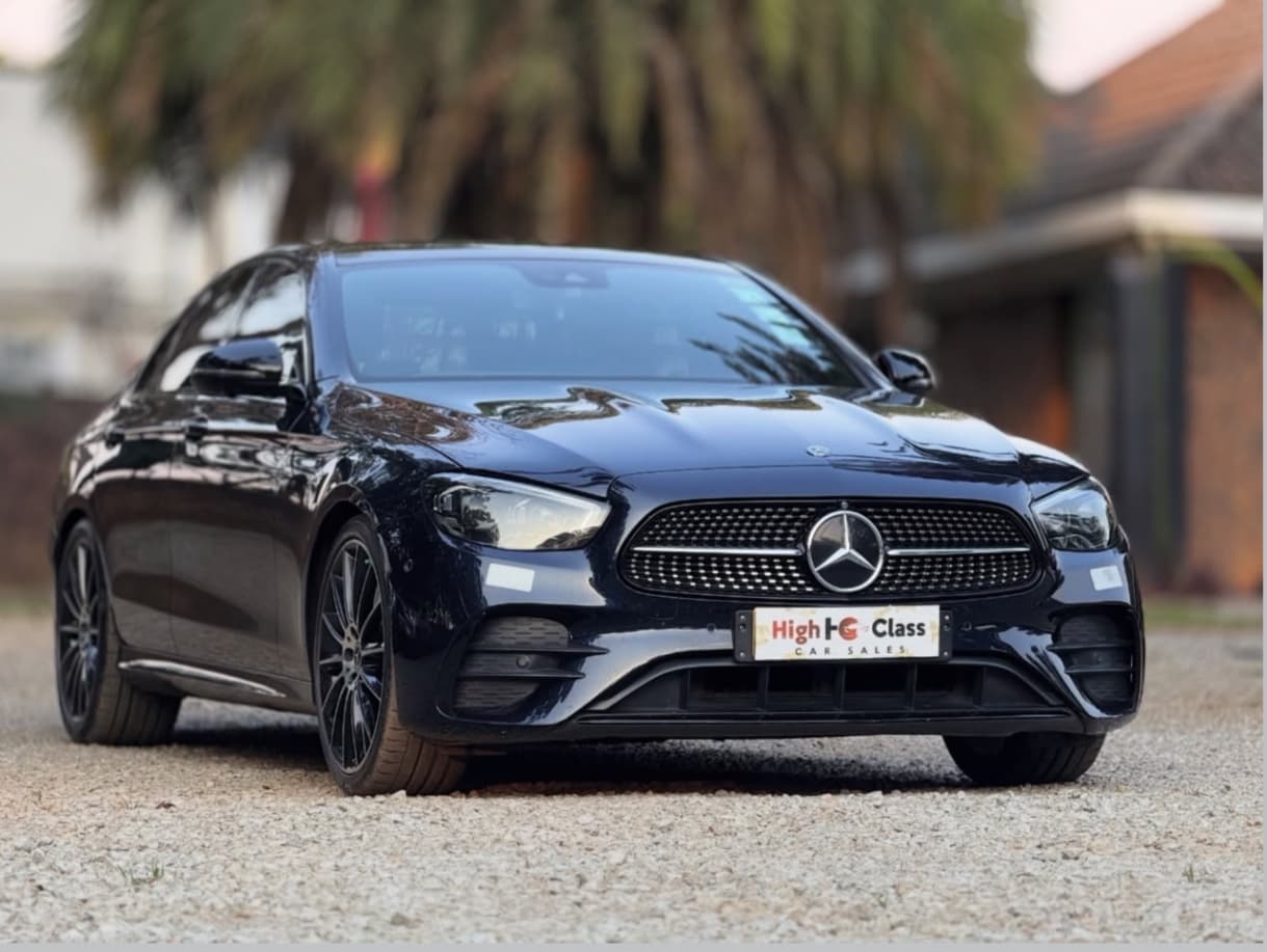 a5ab0b0a-44d6-4198-b671-87e1bc17b39f: Vehicle: Mercedes