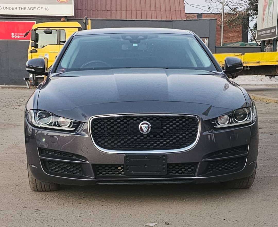 b0878d2d-e4c0-4148-9387-eb534fc302bb: Vehicle: JAGUAR