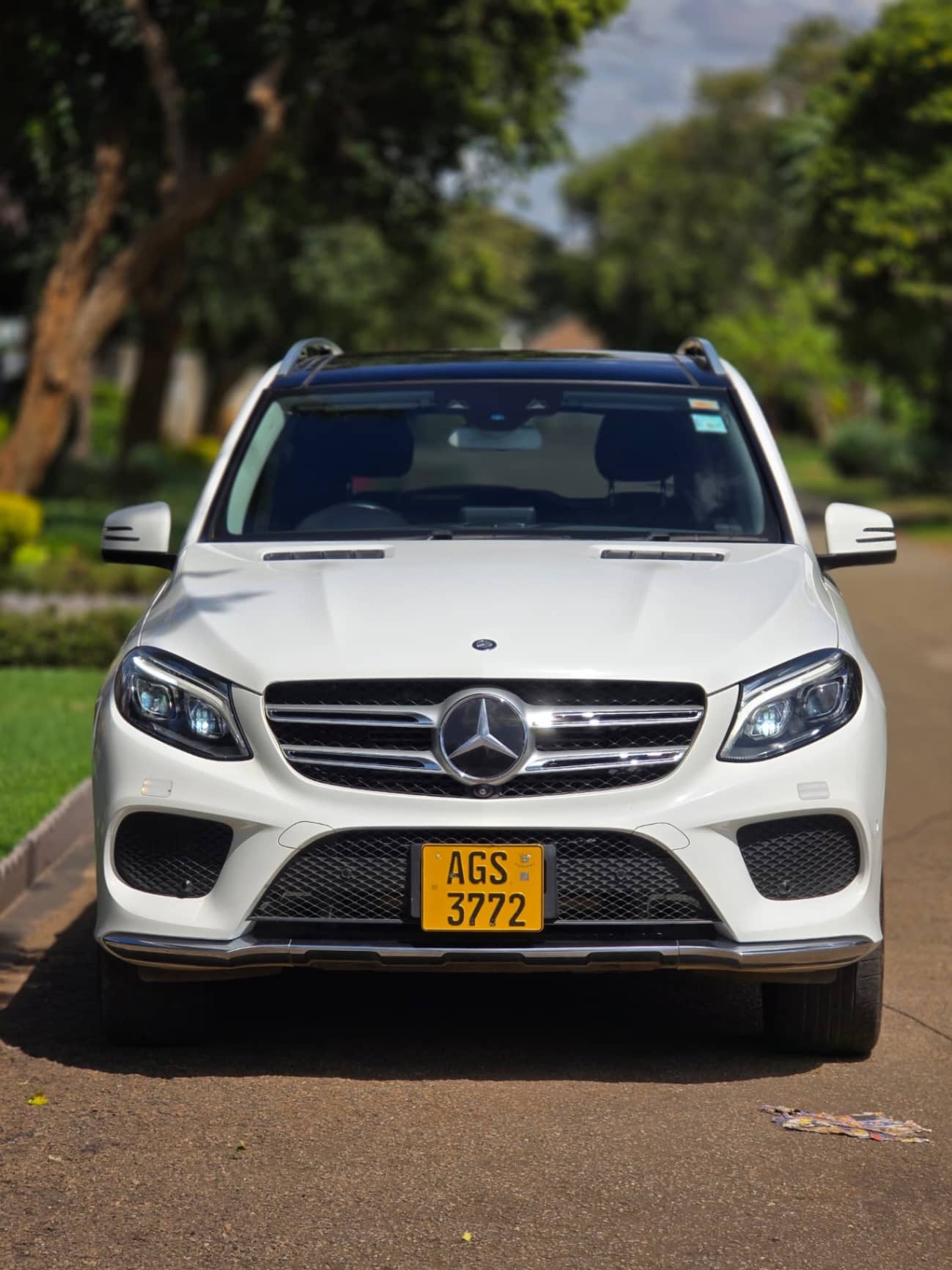 b3b55b16-28c3-4b50-a1af-bdd766b3393c: Vehicle: Mercedes Benz