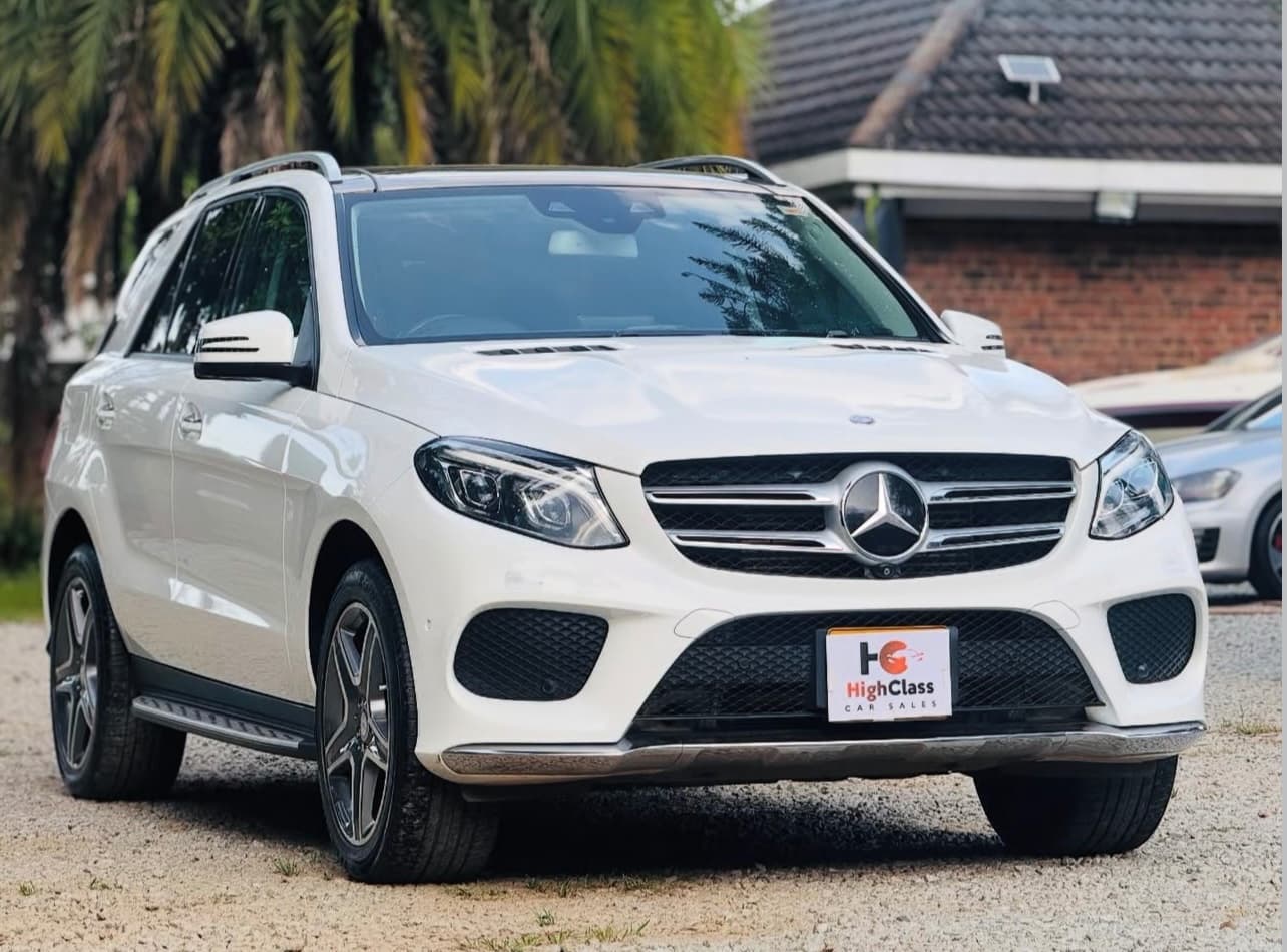 bdcf85cf-1d62-4e06-9748-7fba83e71d75: Vehicle: Mercedes Benz