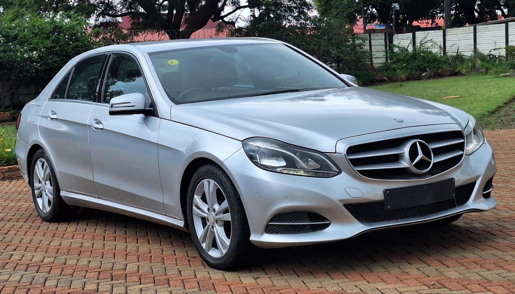 d884f888-ca61-4db9-98ab-2fda4844bdf1: Vehicle: Mercedes Benz